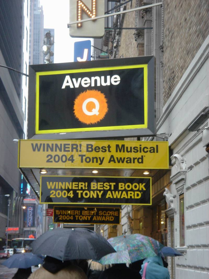 2006/01(Jan)/04(NYC)/800x600_2006-01-28-24-BroadwayMusical-AveQ.JPG
