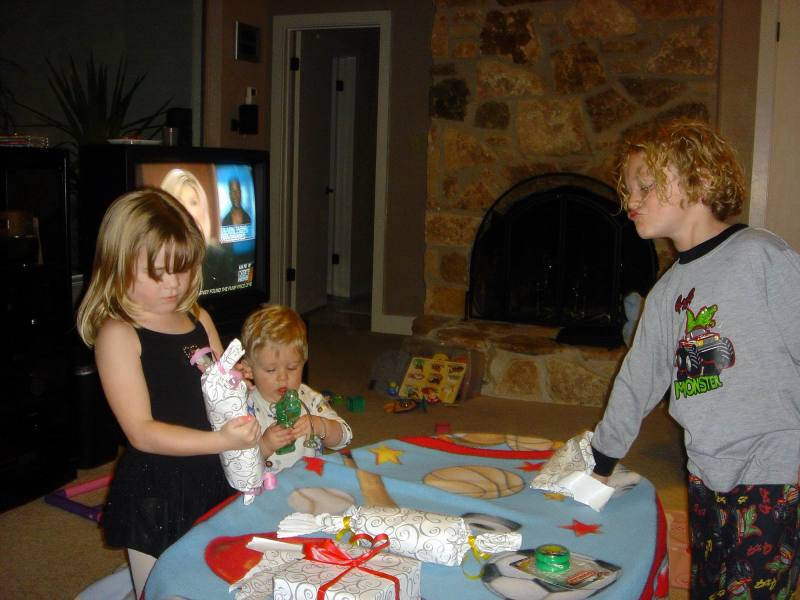 2006-02-10-Babysitting-Kylas4thBD-09.JPG