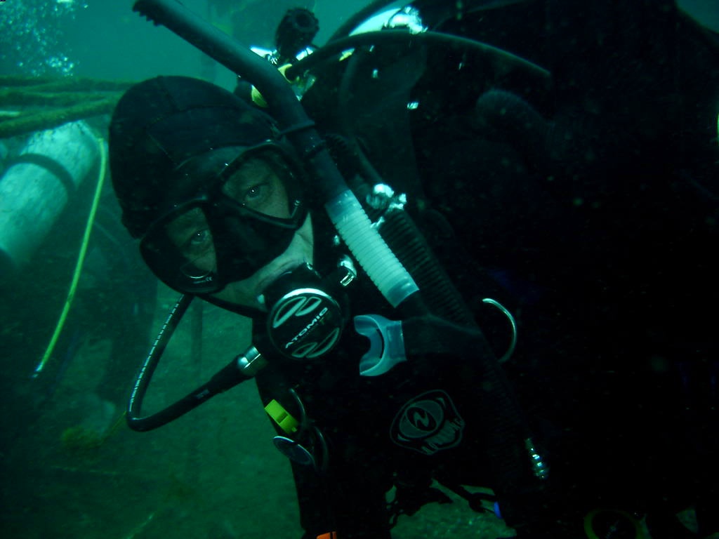 2006/02(Feb)/04(SCUBA-Aquarena-Springs)/1024x768_2006-02-19-15-David-Instructor.JPG