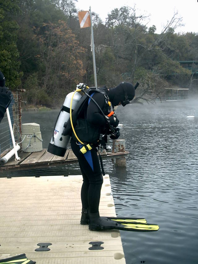 2006/02(Feb)/04(SCUBA-Aquarena-Springs)/640x480_2006-02-19-04-David-Instructor.JPG