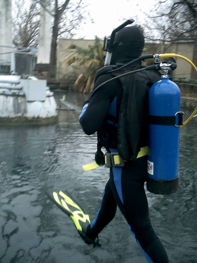 2006/02(Feb)/04(SCUBA-Aquarena-Springs)/640x480_2006-02-19-05-Kory.JPG