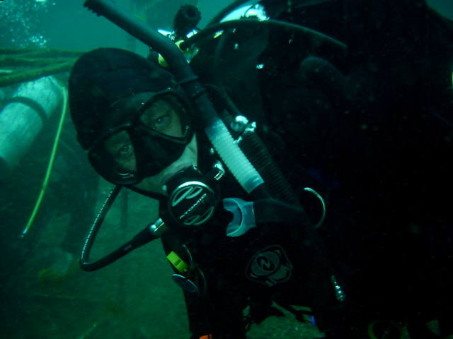 2006/02(Feb)/04(SCUBA-Aquarena-Springs)/640x480_2006-02-19-15-David-Instructor.JPG