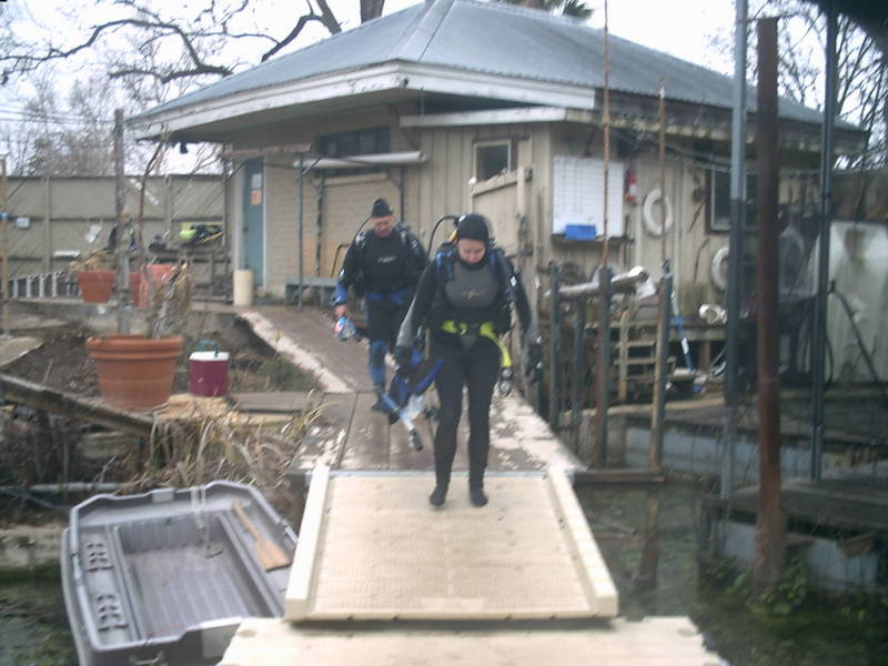 2006/02(Feb)/04(SCUBA-Aquarena-Springs)/800x600_2006-02-19-03-Jim-Janeen.JPG