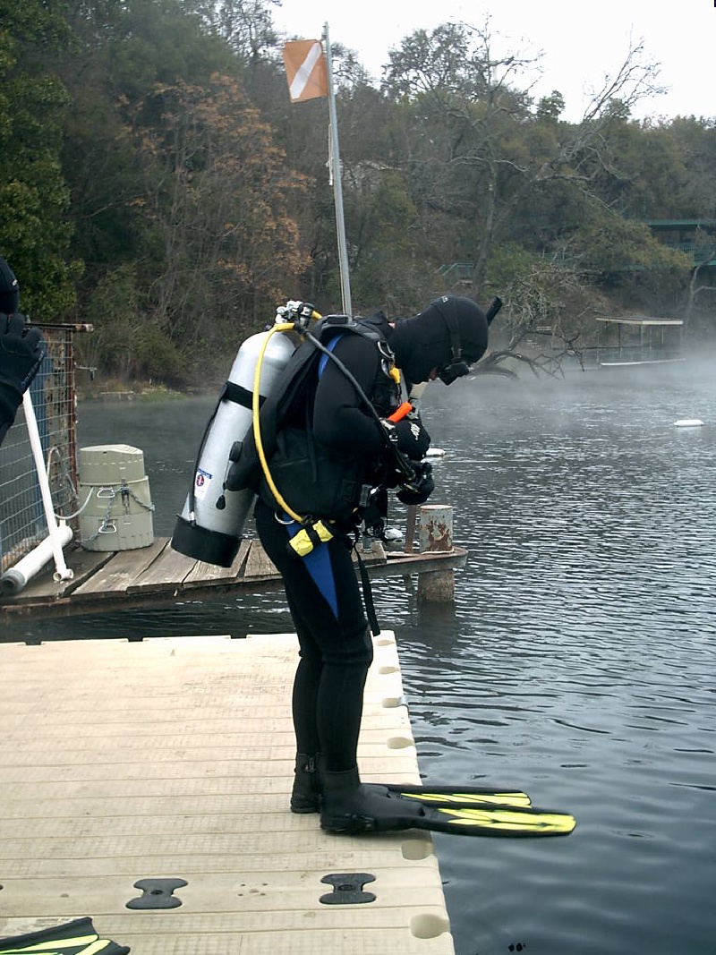 2006/02(Feb)/04(SCUBA-Aquarena-Springs)/800x600_2006-02-19-04-David-Instructor.JPG