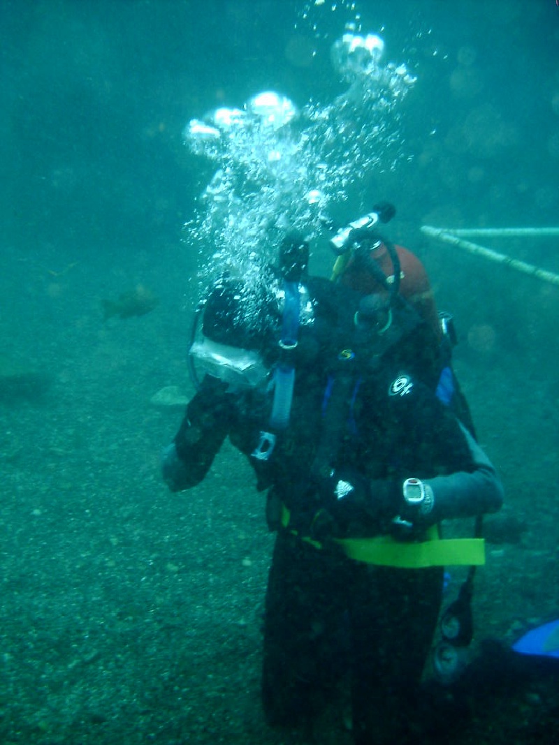 2006/02(Feb)/04(SCUBA-Aquarena-Springs)/800x600_2006-02-19-28-Janeen.JPG