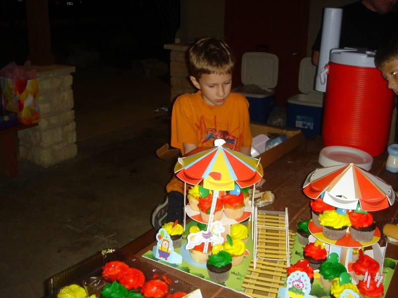 2006/03(Mar)/02(Vale-Kyla-Party)/800x600_2006-03-03-14.JPG
