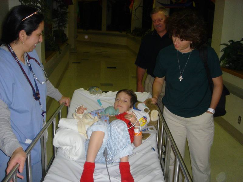2006/03(Mar)/05(Dax-Broken-Arm)/2006-03-29-38-Dax-after-surgery.JPG