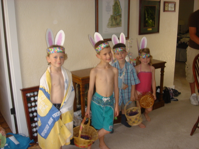 2006/04(Apr)/05(Easter)/640x480_2006-04-16-08-THE-EGG-HUNT.JPG