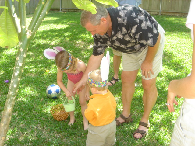2006-04-16-10-THE-EGG-HUNT.JPG