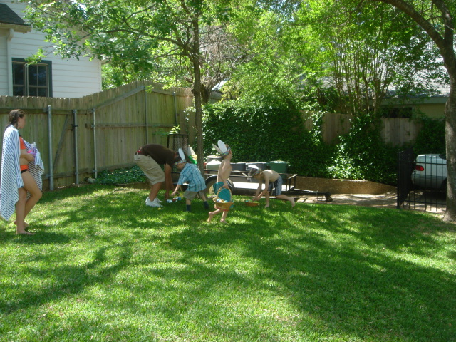 2006-04-16-27-THE-EGG-HUNT.JPG