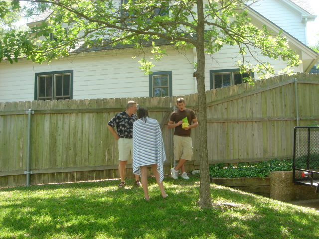 2006/04(Apr)/05(Easter)/640x480_2006-04-16-28-THE-EGG-HUNT.JPG