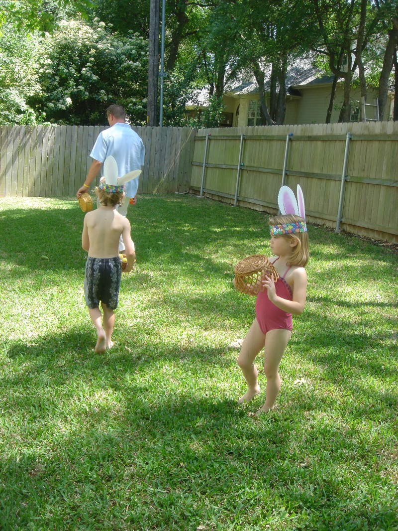 2006-04-16-13-THE-EGG-HUNT.JPG