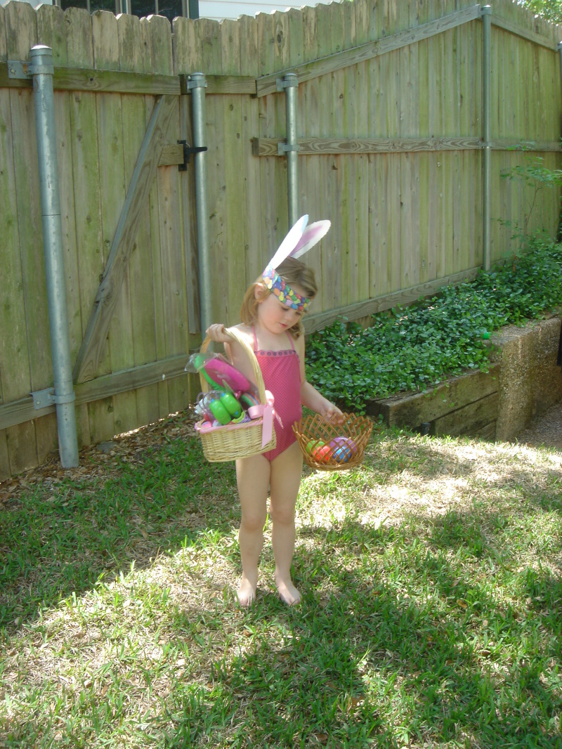 2006/04(Apr)/05(Easter)/800x600_2006-04-16-20-THE-EGG-HUNT.JPG