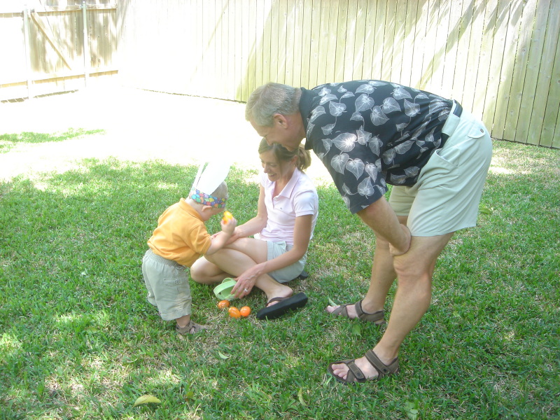 2006/04(Apr)/05(Easter)/800x600_2006-04-16-30-THE-EGG-HUNT.JPG