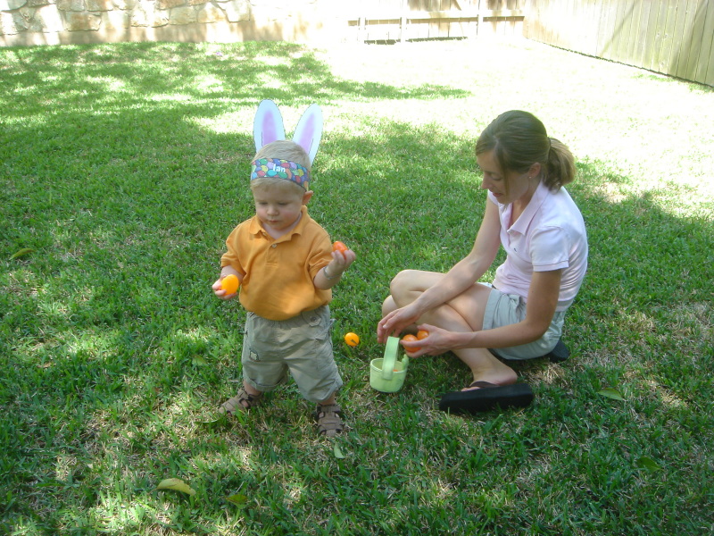 2006/04(Apr)/05(Easter)/800x600_2006-04-16-31-THE-EGG-HUNT.JPG