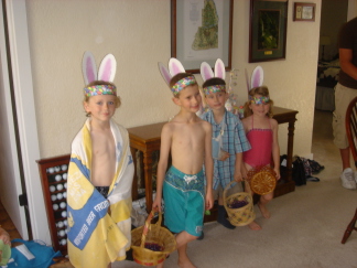 2006-04-16-08-THE-EGG-HUNT.JPG
