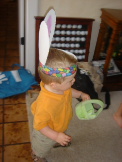 2006-04-16-09-THE-EGG-HUNT.JPG