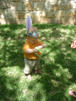 2006-04-16-15-THE-EGG-HUNT.JPG
