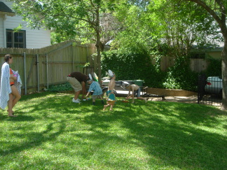 2006-04-16-27-THE-EGG-HUNT.JPG