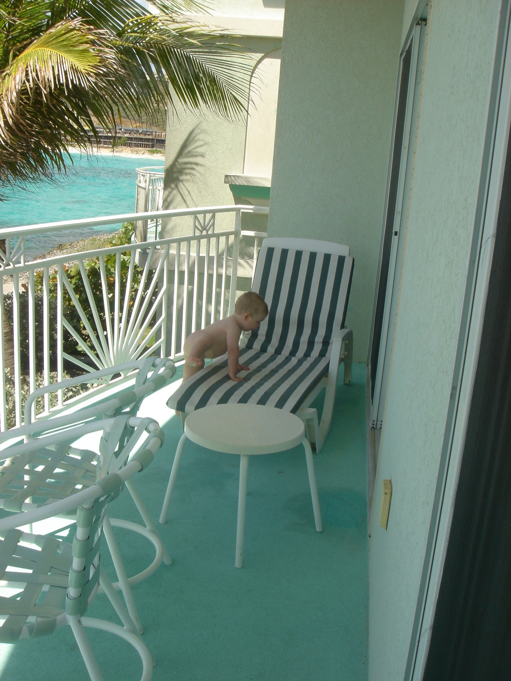 2006/05(May)/02(StMaarten)/1024x768_2006-05-21-12-Pool.jpg