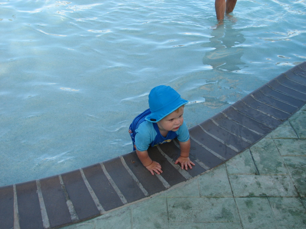 2006/05(May)/02(StMaarten)/1024x768_2006-05-26-19-Pool.jpg