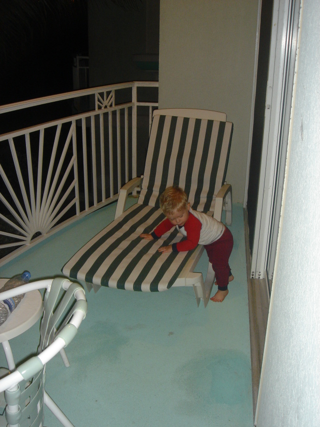 2006-05-20-11-Deck-OysterBayResort-First-Night.jpg