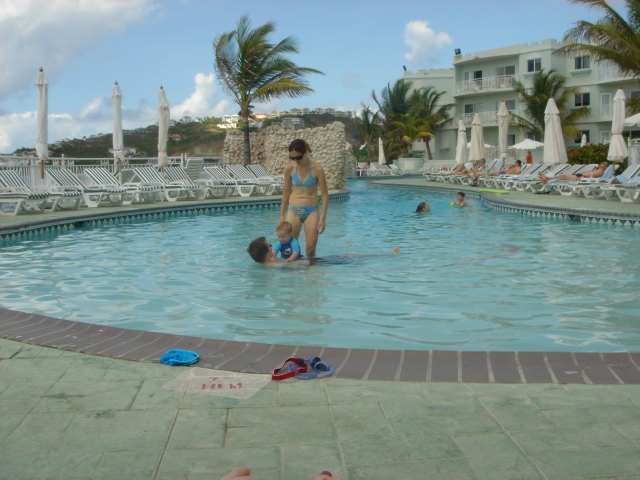 2006/05(May)/02(StMaarten)/640x480_2006-05-21-11-Pool.jpg