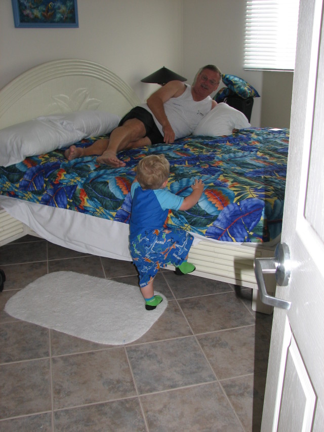 2006/05(May)/02(StMaarten)/640x480_2006-05-26-13-Ian-Papa-Fun.jpg