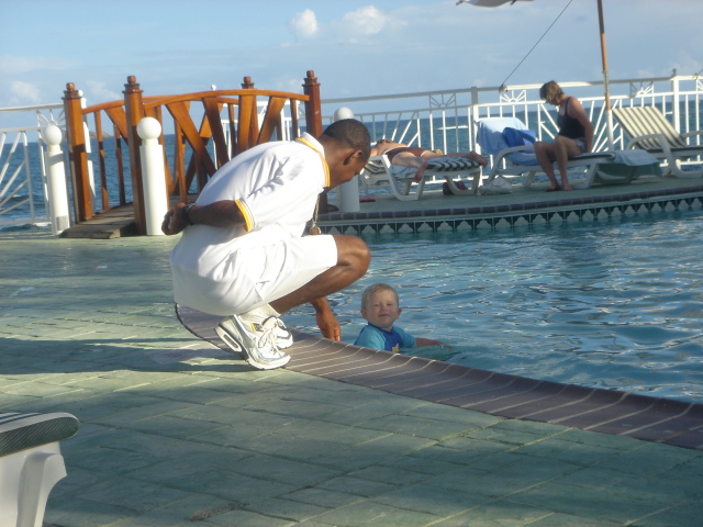2006/05(May)/02(StMaarten)/640x480_2006-05-26-23-Pool.jpg