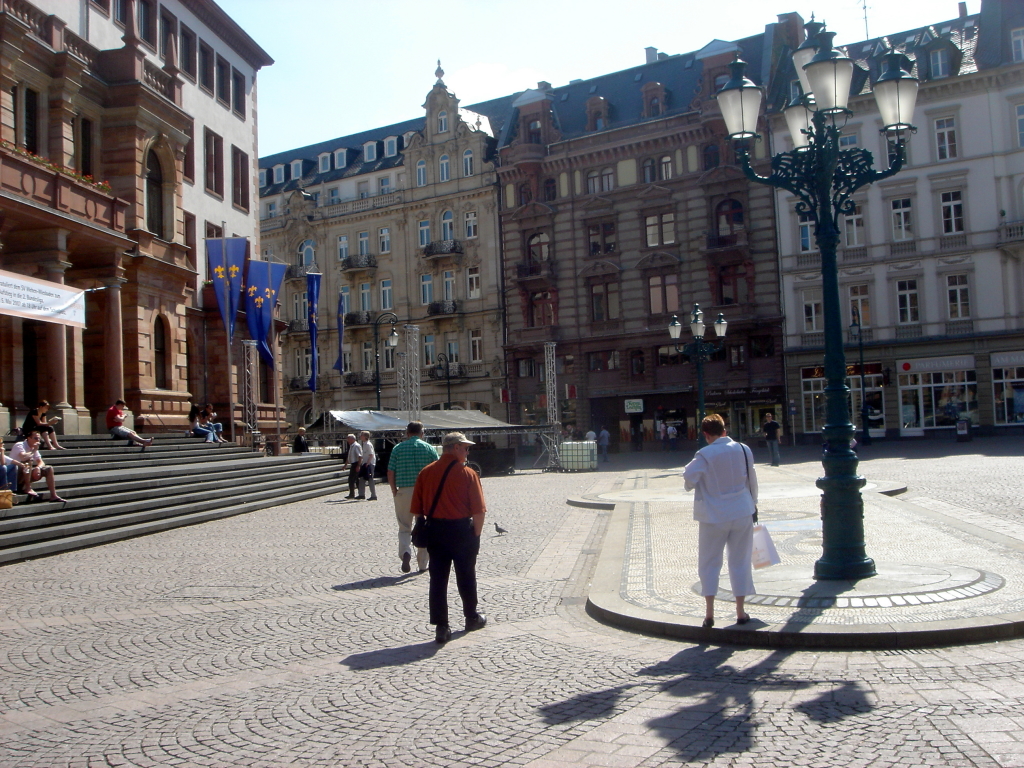 2007/04(April-May-Germany-Italy-Scotland)/04(Wiesbaden)/1024x768_2007-05-06-20-Wiesbaden.JPG