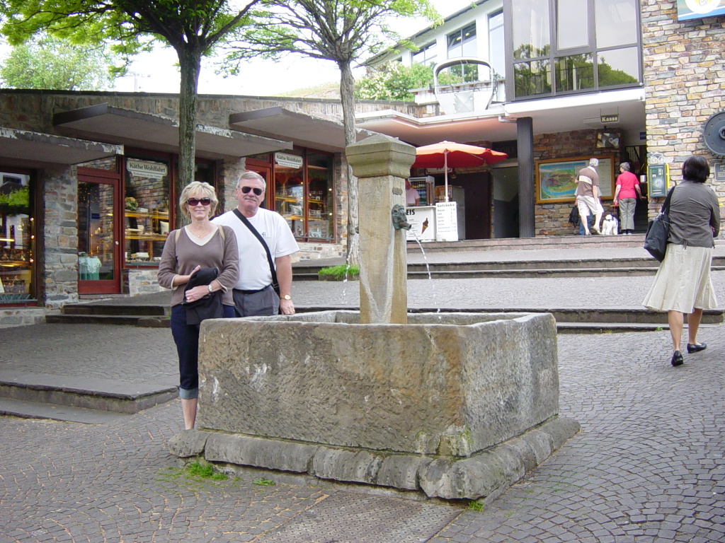 2007/04(April-May-Germany-Italy-Scotland)/06(Rudesheim)/1024x768_2007-05-05-03.JPG