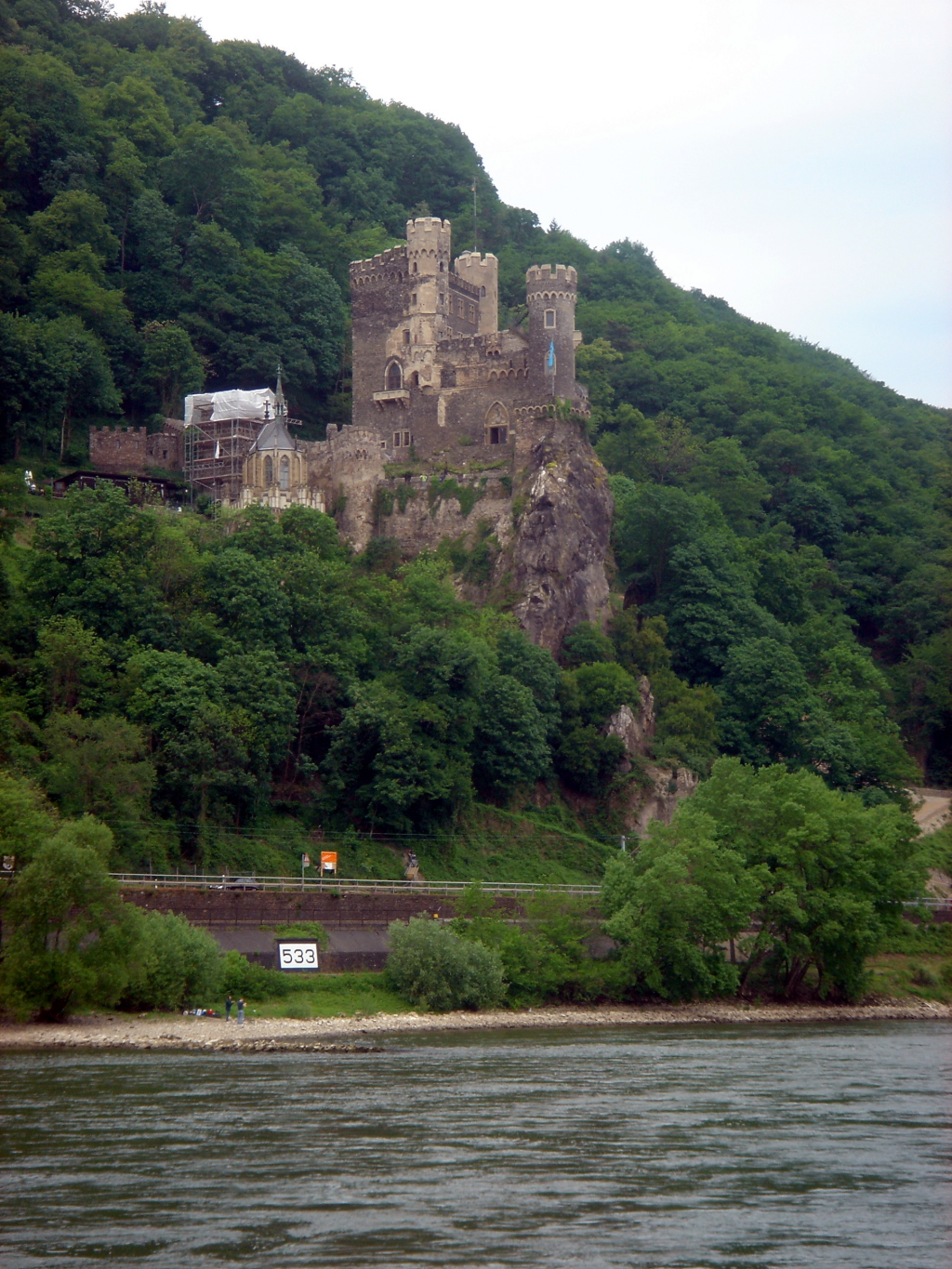 2007/04(April-May-Germany-Italy-Scotland)/06(Rudesheim)/1024x768_2007-05-05-39-Rheinstein-Castle.JPG