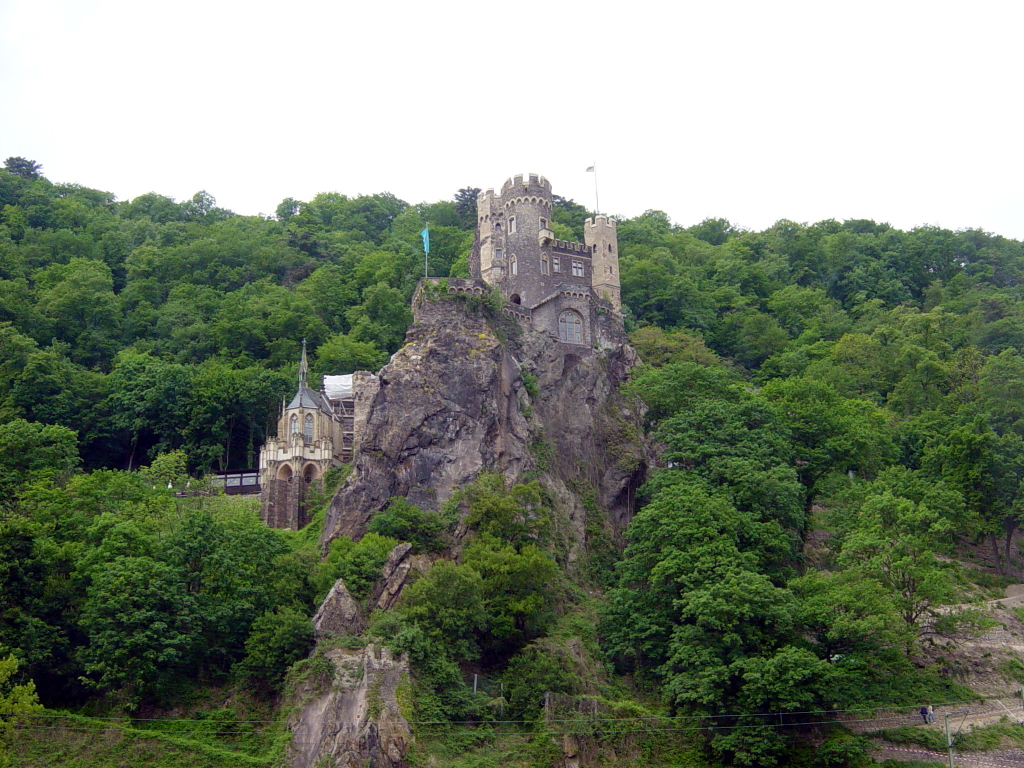 2007/04(April-May-Germany-Italy-Scotland)/06(Rudesheim)/1024x768_2007-05-05-41-Rheinstein-Castle.JPG