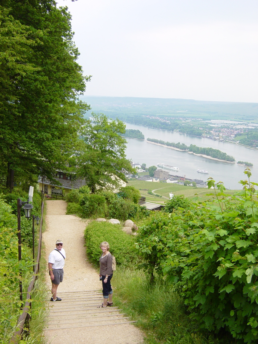 2007/04(April-May-Germany-Italy-Scotland)/06(Rudesheim)/1024x768_2007-05-05-68.JPG