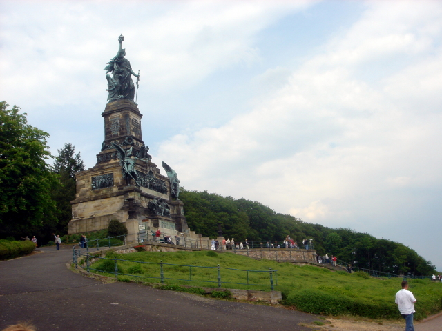 2007/04(April-May-Germany-Italy-Scotland)/06(Rudesheim)/640x480_2007-05-05-76.JPG