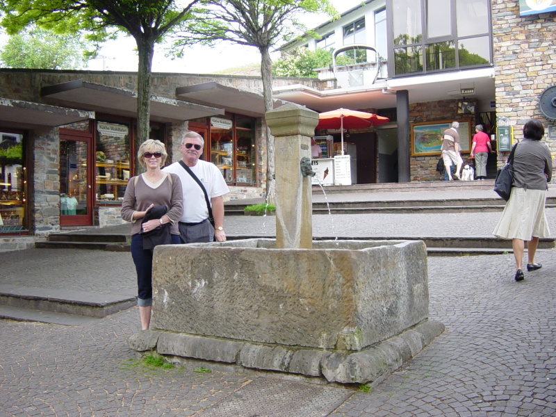 2007/04(April-May-Germany-Italy-Scotland)/06(Rudesheim)/800x600_2007-05-05-03.JPG