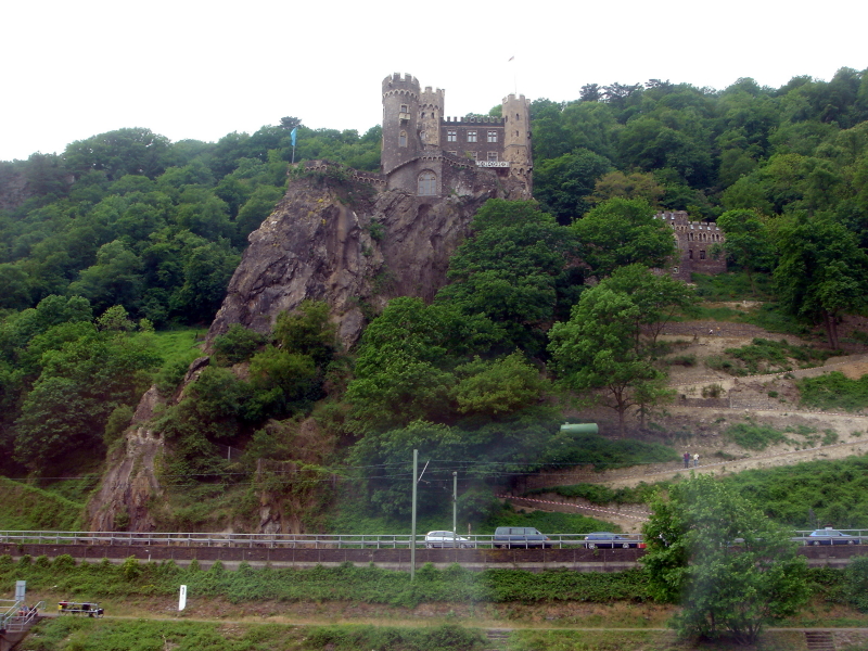 2007/04(April-May-Germany-Italy-Scotland)/06(Rudesheim)/800x600_2007-05-05-40-Rheinstein-Castle.JPG