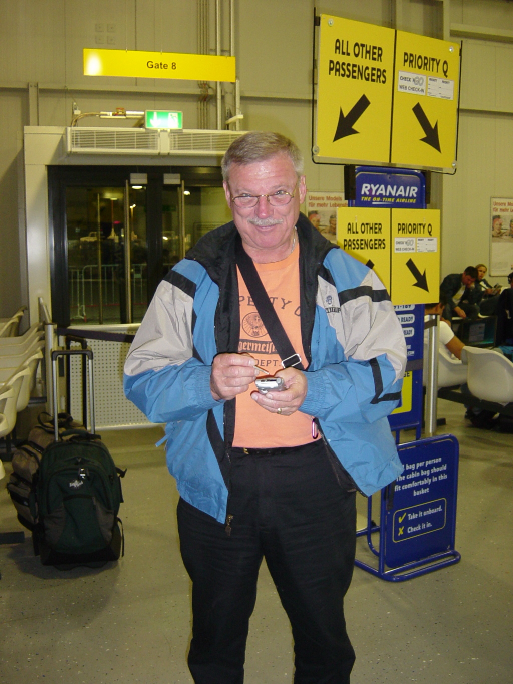 2007-05-01-01-Hahn-Germany-Airport-4am.JPG