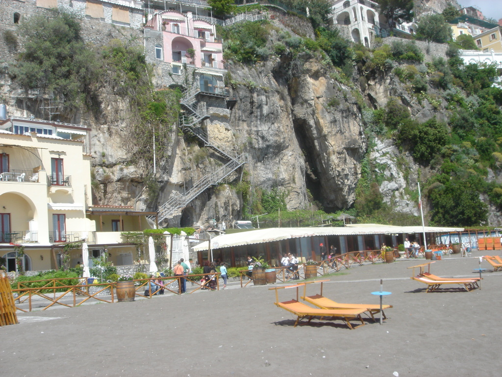 2007/04(April-May-Germany-Italy-Scotland)/07(Italy-Positano-Amalfi-Coast)/1024x768_2007-05-01-45-Exploring-1st-day.JPG
