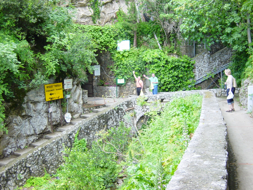 2007/04(April-May-Germany-Italy-Scotland)/07(Italy-Positano-Amalfi-Coast)/1024x768_2007-05-01-48-Exploring-1st-day.JPG