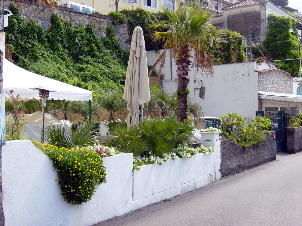 2007/04(April-May-Germany-Italy-Scotland)/07(Italy-Positano-Amalfi-Coast)/1024x768_2007-05-02-20-Second-day-Exploring.JPG