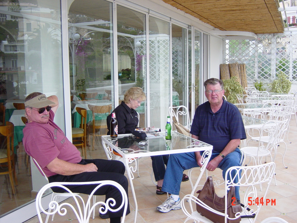 2007-05-02-66-Coctails-on-hotel-deck-after-nap.JPG
