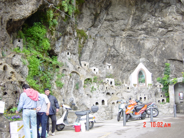 2007/04(April-May-Germany-Italy-Scotland)/07(Italy-Positano-Amalfi-Coast)/640x480_2007-05-02-13-Second-day-Exploring.JPG