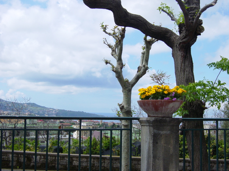 2007/04(April-May-Germany-Italy-Scotland)/07(Italy-Positano-Amalfi-Coast)/800x600_2007-05-01-19-Exploring-1st-day.JPG