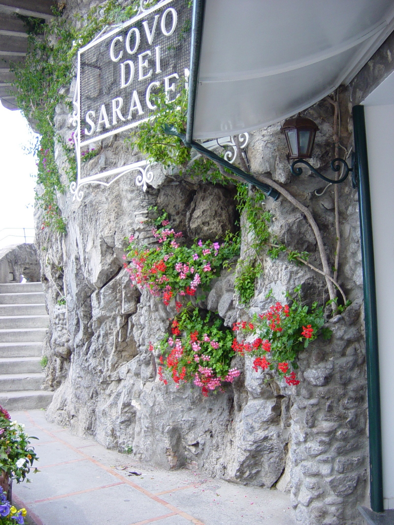 2007/04(April-May-Germany-Italy-Scotland)/07(Italy-Positano-Amalfi-Coast)/800x600_2007-05-01-33-Exploring-1st-day.JPG