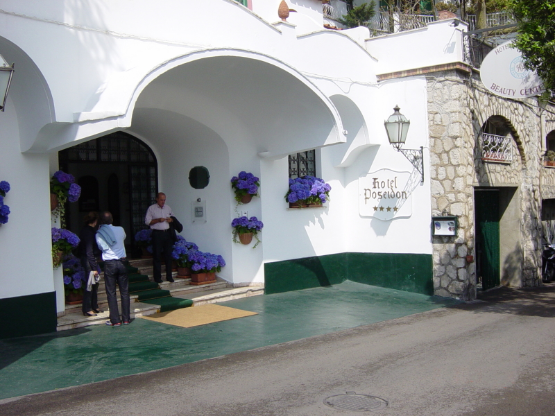 2007/04(April-May-Germany-Italy-Scotland)/07(Italy-Positano-Amalfi-Coast)/800x600_2007-05-02-28-Second-day-Exploring.JPG