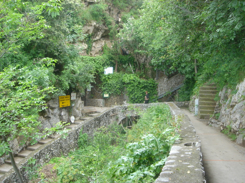2007/04(April-May-Germany-Italy-Scotland)/07(Italy-Positano-Amalfi-Coast)/800x600_2007-05-02-61-Second-day-Exploring.JPG
