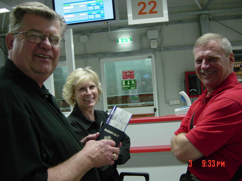 2007/04(April-May-Germany-Italy-Scotland)/07(Italy-Positano-Amalfi-Coast)/800x600_2007-05-03-84-Rome-CIA-Airport-10pm-flight.JPG