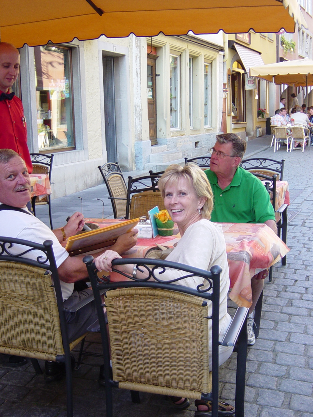 2007/04(April-May-Germany-Italy-Scotland)/08(Rothenburg)/1024x768_2007-04-29-20-BierGarten.JPG