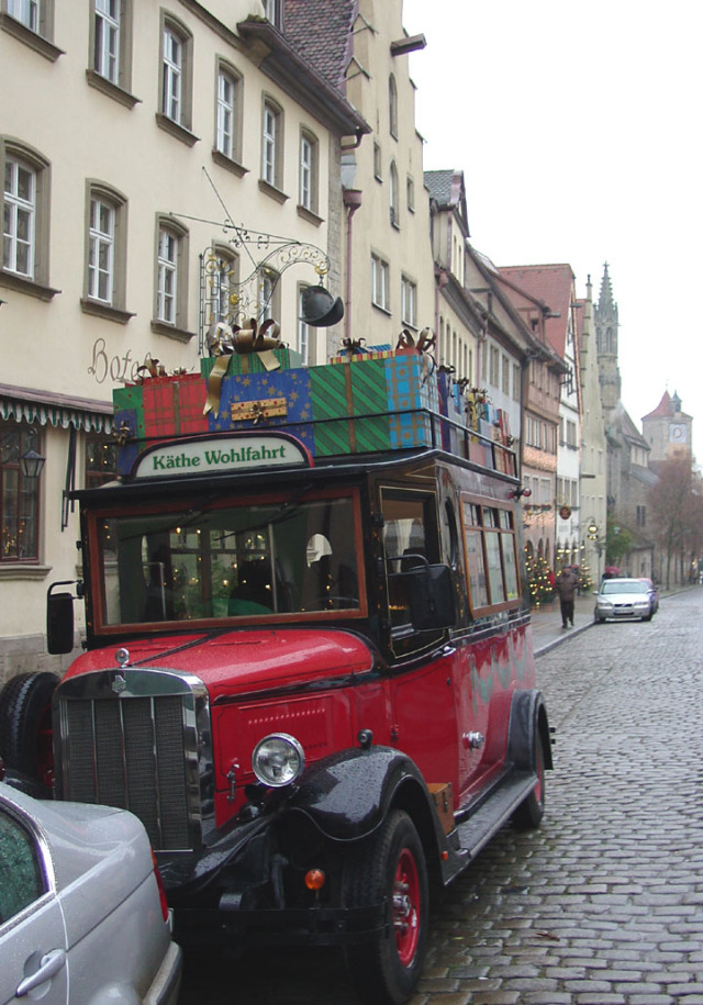 2007/04(April-May-Germany-Italy-Scotland)/08(Rothenburg)/640x480_2007-04-29-12-Wohlfarht-Christmas-Store.jpg